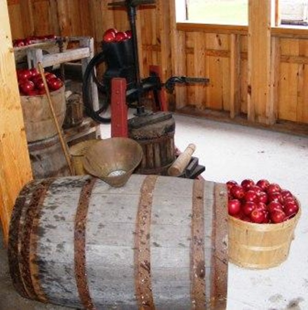 Lang Pioneer Village Museum - Applefest