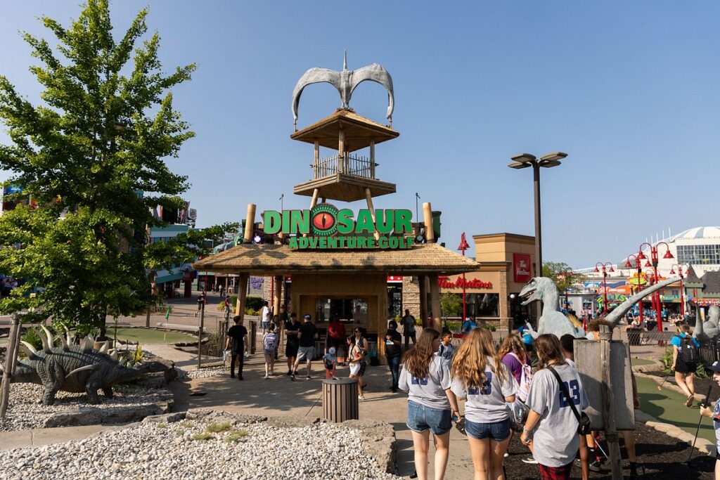 Mini Golf - Summer Activities in Ontario
