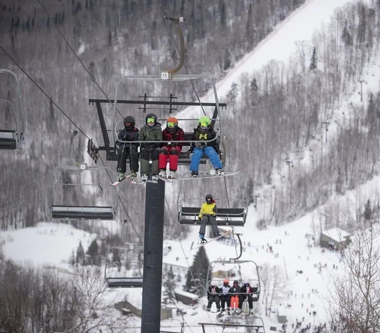 Snowboarding and Skiing in Ontario - Loch Lomond Ski Area