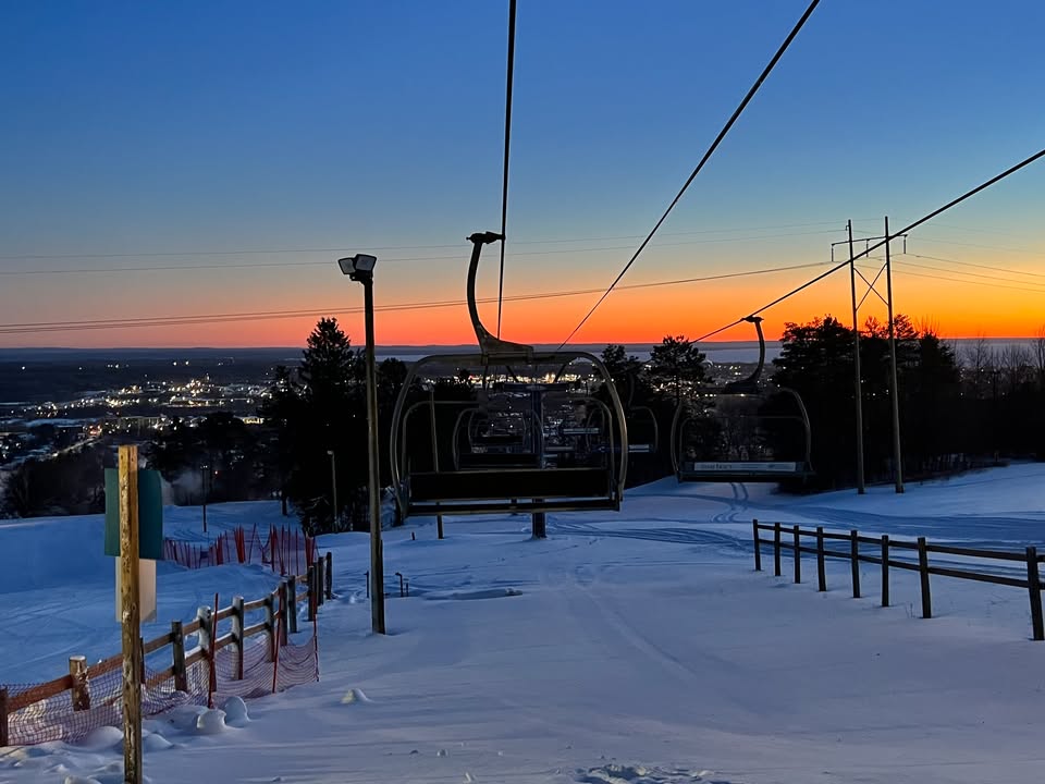 Snowboarding and Skiing in Ontario - Laurentian Ski Hill