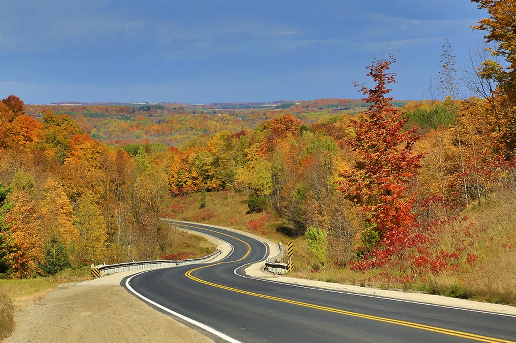 Hockley Valley Road - Autumn Routes 