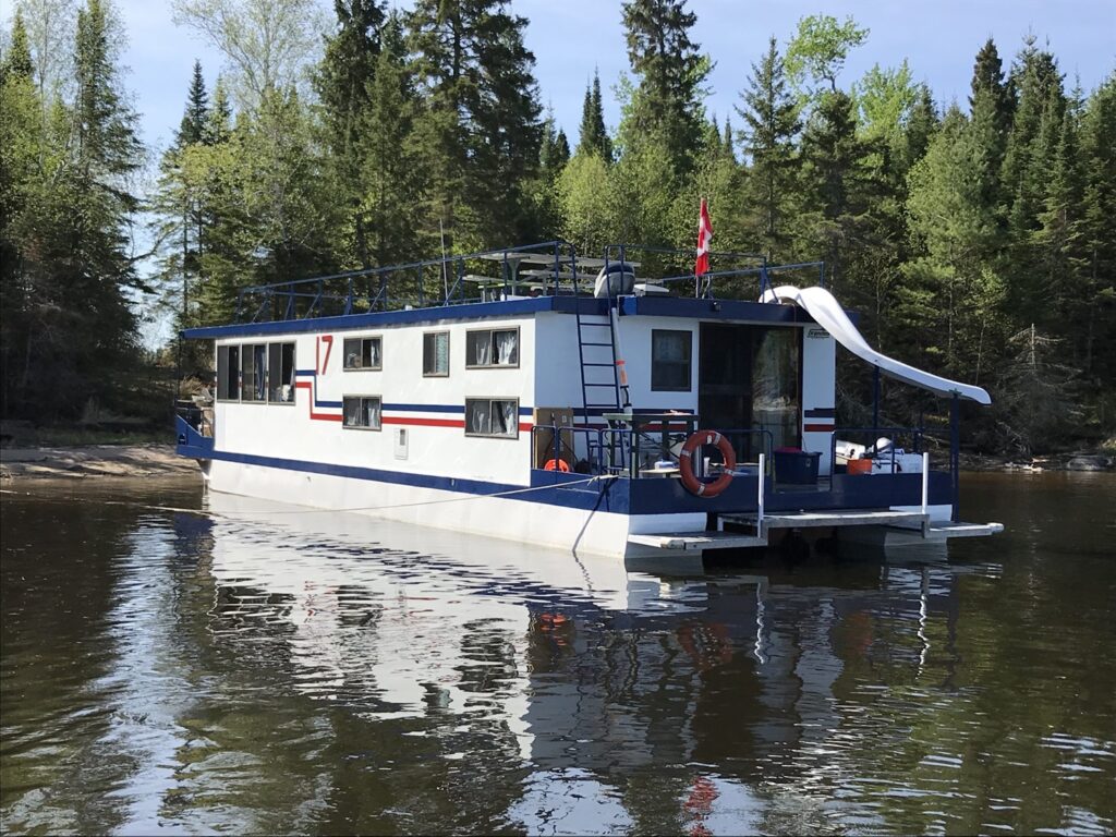 Houseboat - Boating on Ontario Lakes