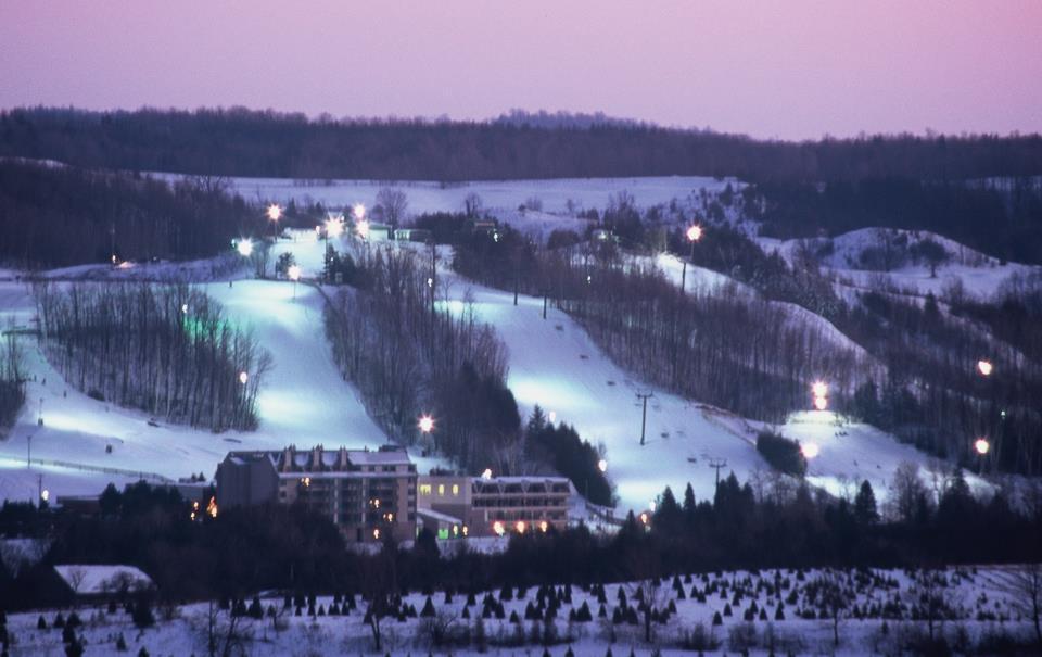 Snowboarding and Skiing in Ontario - Hockley Valley Resort