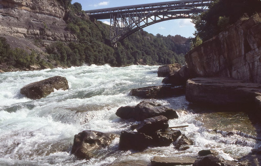 Whirlpool Rapids Bridge - Bridges