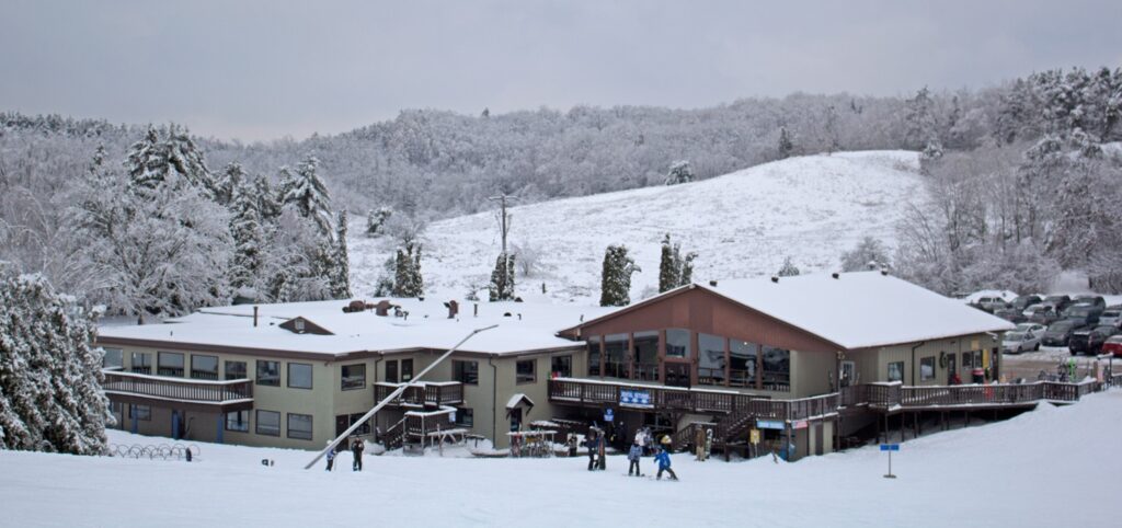 Snowboarding and Skiing in Ontario - Dagmar Ski Resort