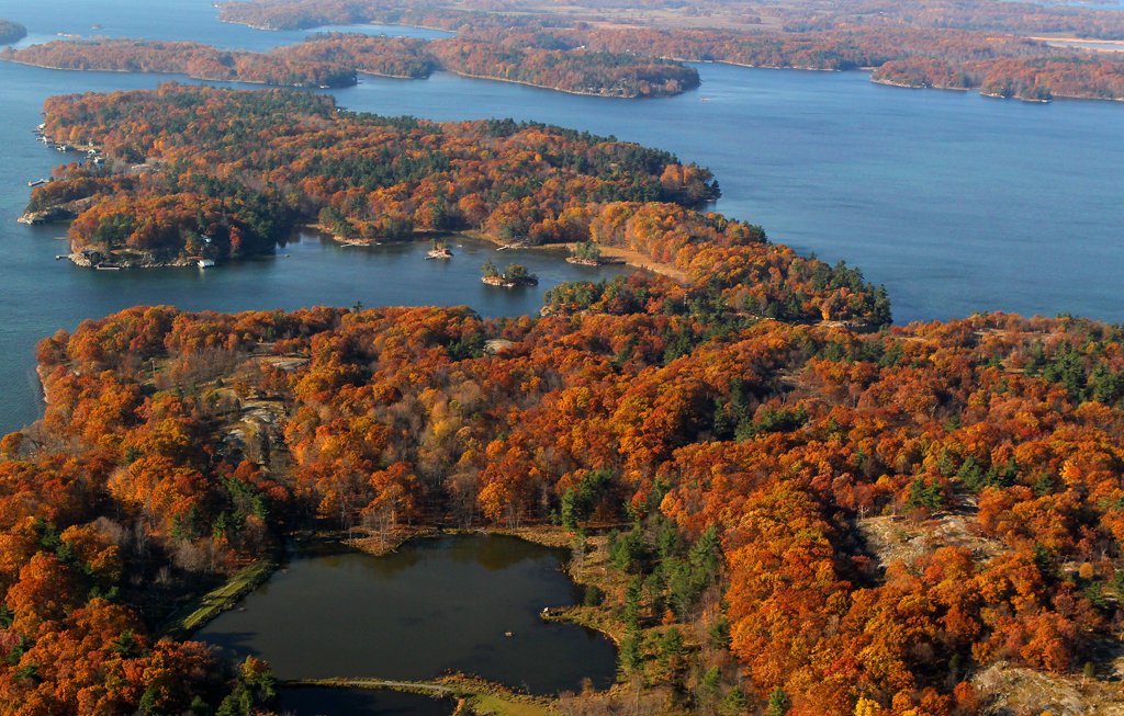 Thousand Islands Parkway - Autumn Routes 